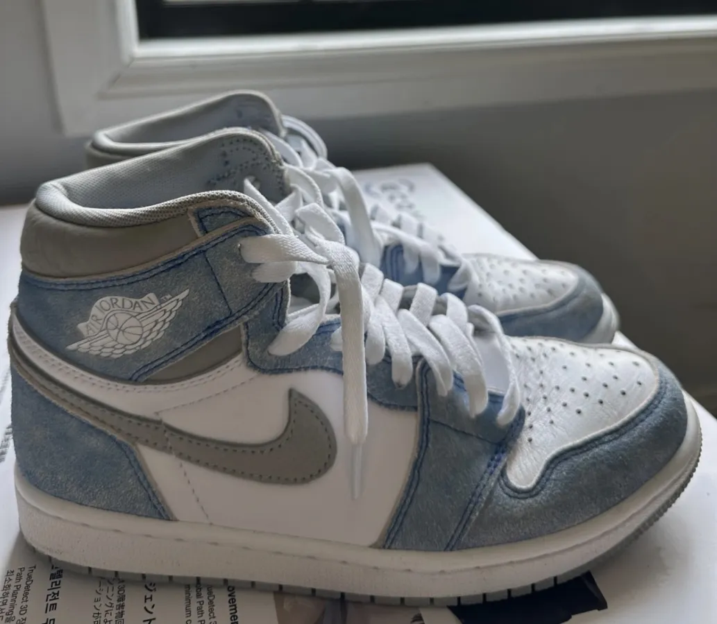 Nike Air - Photo 1 of 3