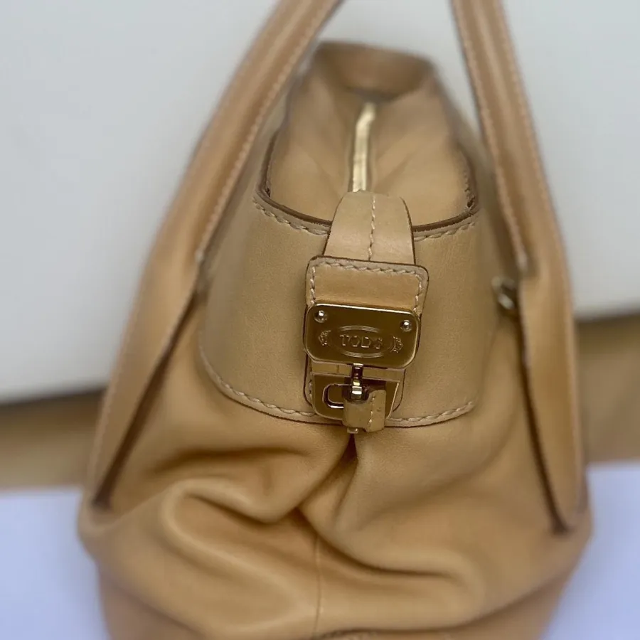 Tod’s Tan D-Styling Tote Bag – Classic Structured Leather Shoulder Bag - Photo 2 of 8