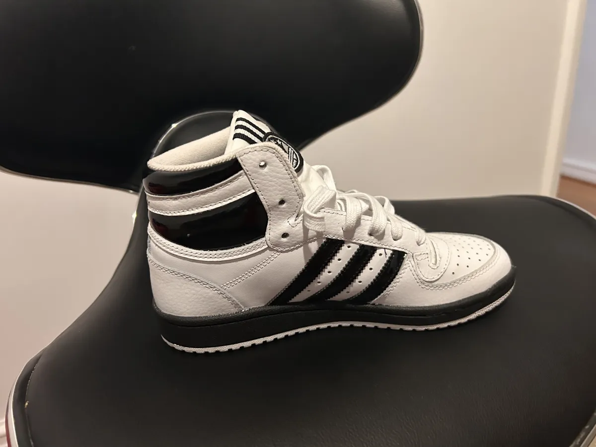 NEW Adidas Classic Originals Shoes - Photo 3 of 5