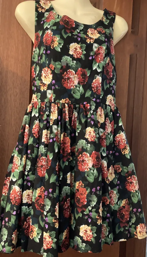 Chicabooti Floral Dress Fit & Flare Lined Tulle Petticoat Size 8 - Photo 1 of 6