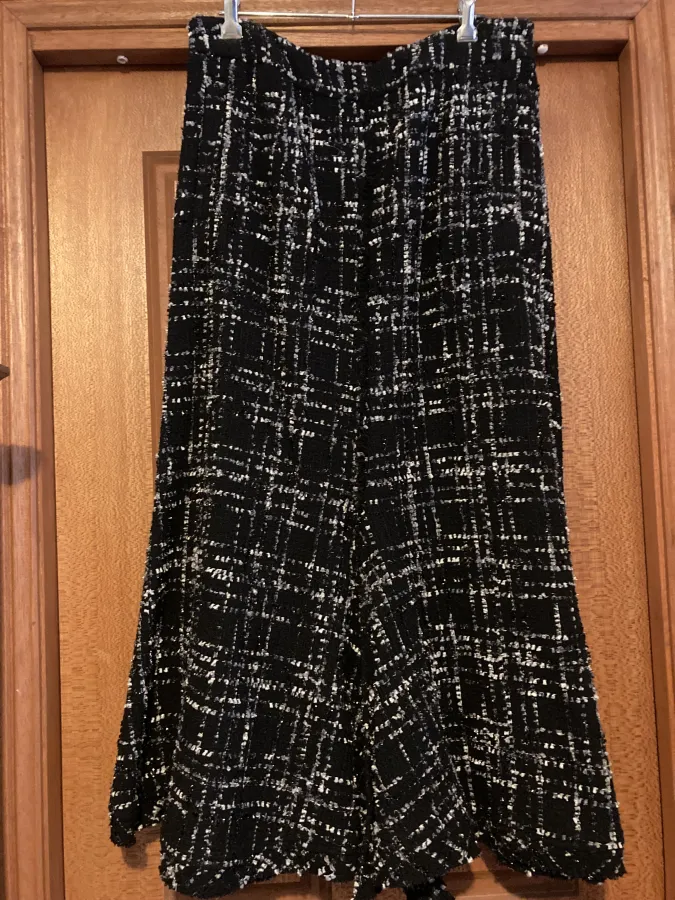 Country Road black wool mix tweed full midi skirt with front and rear splits. Italian fabric. Size 14.  NEW with tags. - Photo 1 of 8