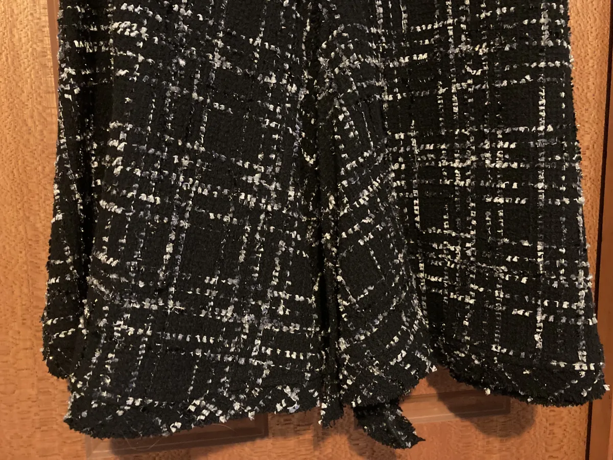 Country Road black wool mix tweed full midi skirt with front and rear splits. Italian fabric. Size 14.  NEW with tags. - Photo 3 of 8