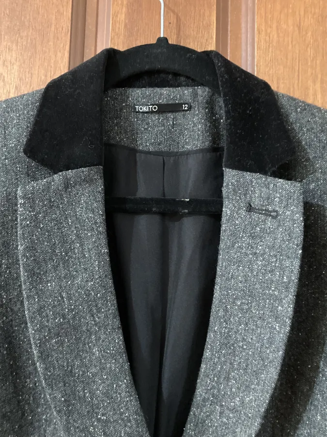 Tokito grey wool blend cropped jacket with velvet collar. Size 12 - Photo 3 of 5