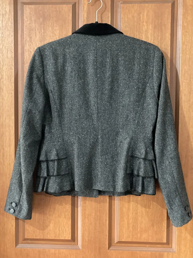 Tokito grey wool blend cropped jacket with velvet collar. Size 12 - Photo 4 of 5