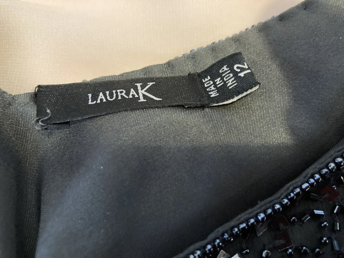 Laura K vintage sparkling grey silk heavily beaded top. Size 12. - Photo 7 of 9