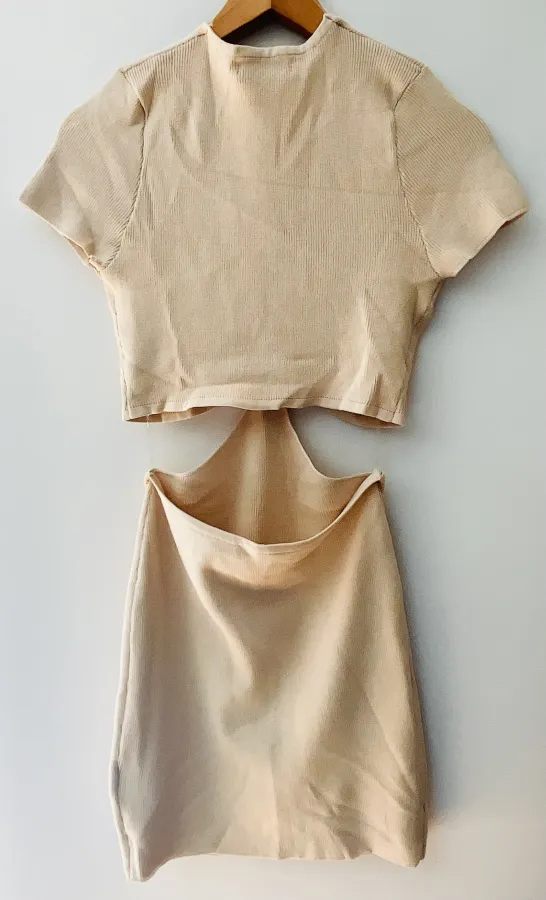 Bodycon knitted cut-out dress - Photo 4 of 4