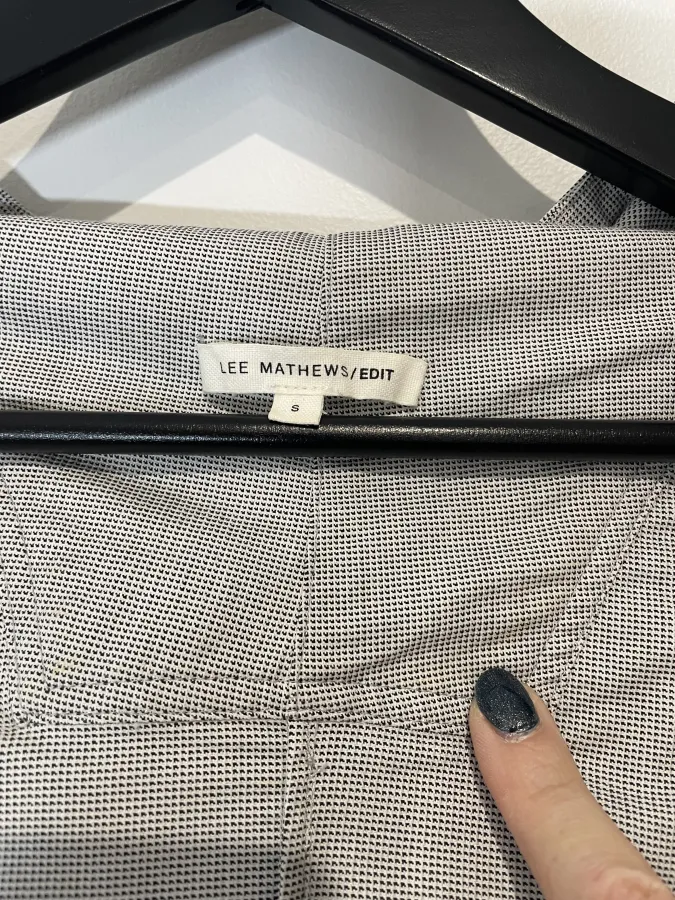 Lee Mathews: Lightweight Hooded Jacket - Photo 8 of 9