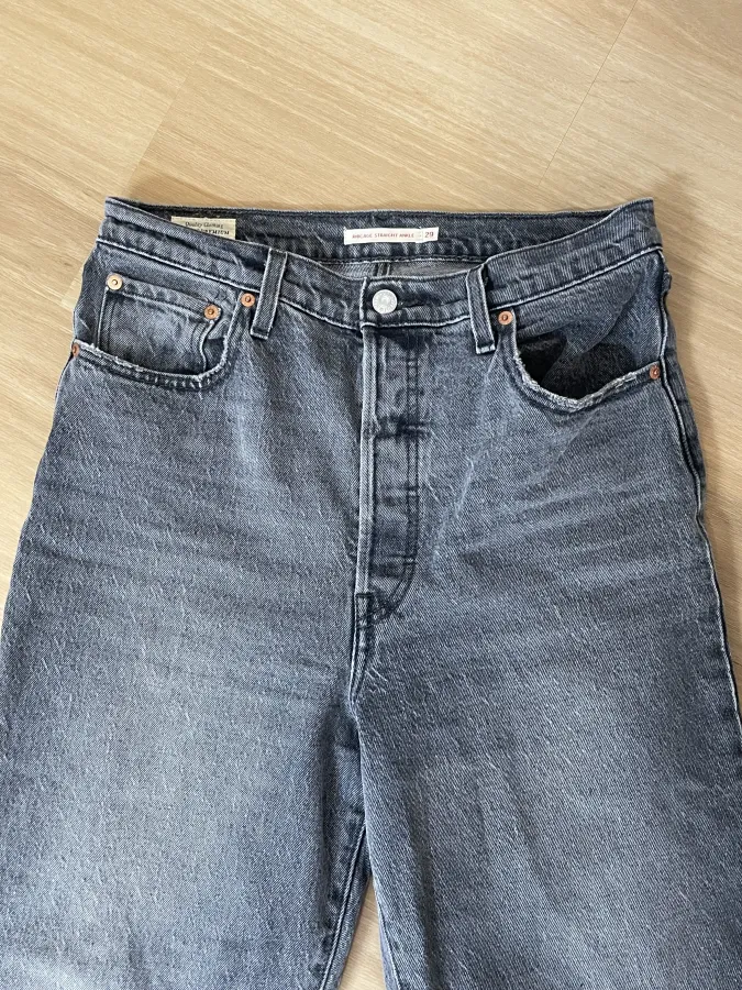 Levis: Grey Ribcage Straight Ankle Jeans - Photo 2 of 7