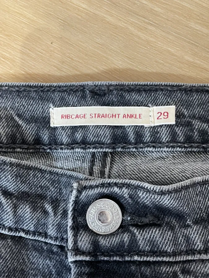 Levis: Grey Ribcage Straight Ankle Jeans - Photo 3 of 7