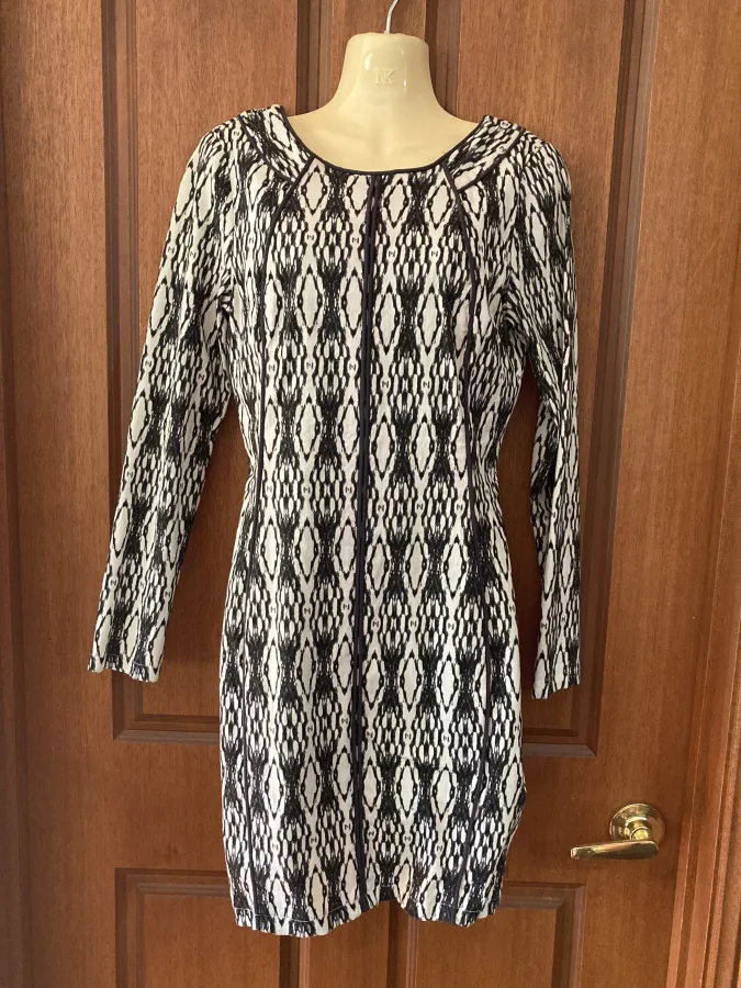 Forcast black and white geometric print stretchy longsleeved pencil dress. Size 10. - Photo 1 of 5