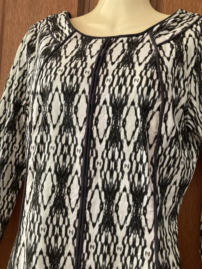 Forcast black and white geometric print stretchy longsleeved pencil dress. Size 10. - Photo 2 of 5
