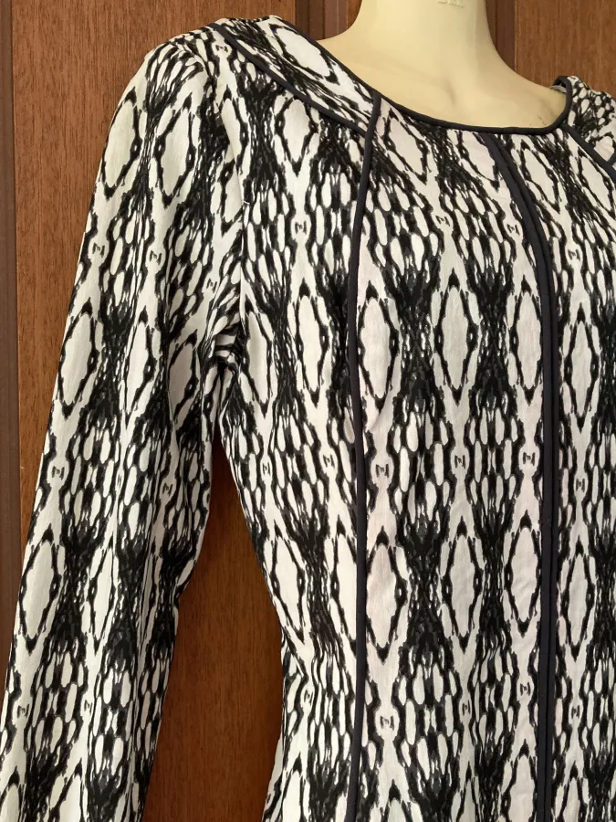 Forcast black and white geometric print stretchy longsleeved pencil dress. Size 10. - Photo 3 of 5