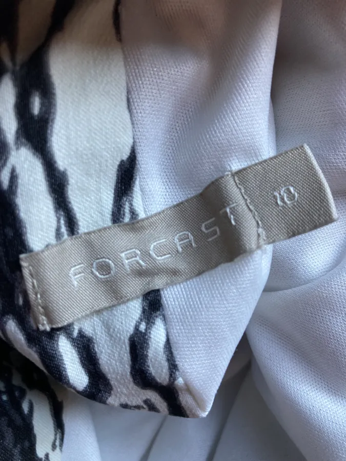 Forcast black and white geometric print stretchy longsleeved pencil dress. Size 10. - Photo 5 of 5