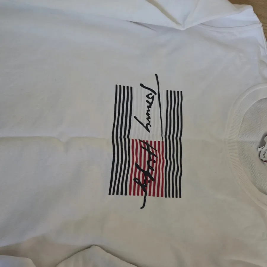 Tommy Lee white jumper - Photo 2 of 3