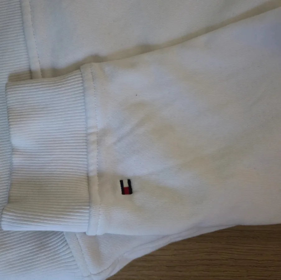 Tommy Lee white jumper - Photo 3 of 3