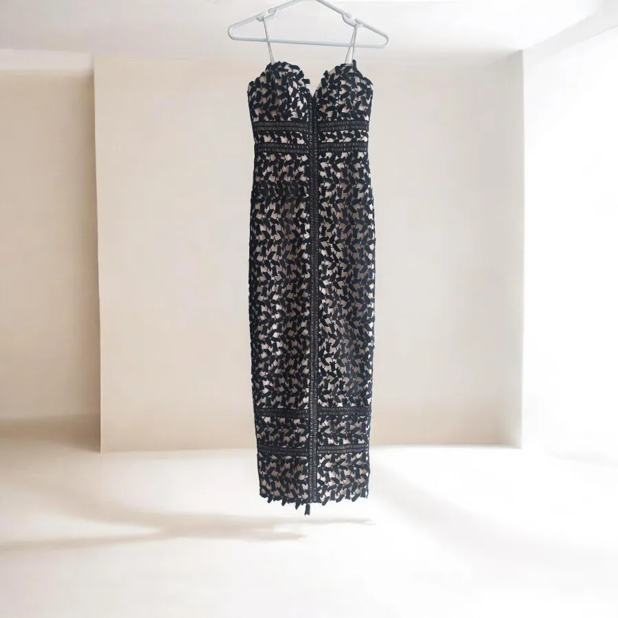 Bariano Formal Evening Gown Maxi Dress Size 6 – Black Floral Embellished Lace Cream Lined Spaghetti Strap Back Split Hem Dress - Photo 3 of 5