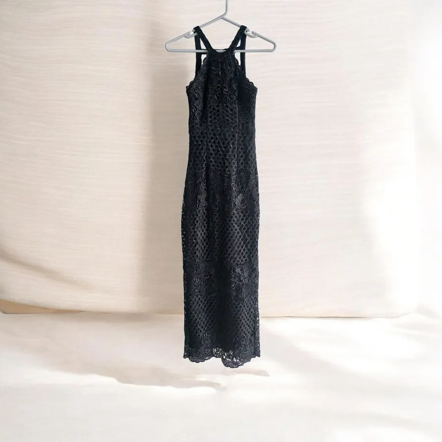 Bariano Black Lace Evening Gown Size 6 – Halter Neck Criss-Cross Back Maxi Back Split Hem Occasion Dress - Photo 4 of 10