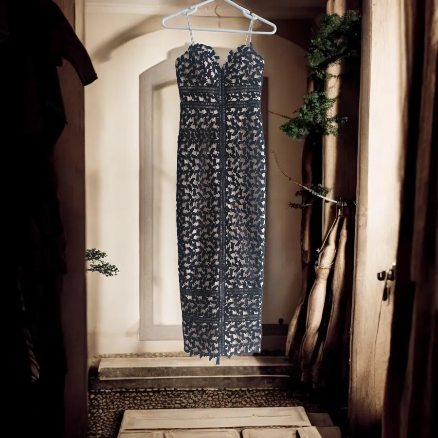 Bariano Formal Evening Gown Maxi Dress Size 6 – Black Floral Embellished Lace Cream Lined Spaghetti Strap Back Split Hem Dress - Photo 2 of 7