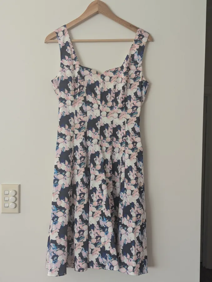 Review dress - Photo 3 of 7