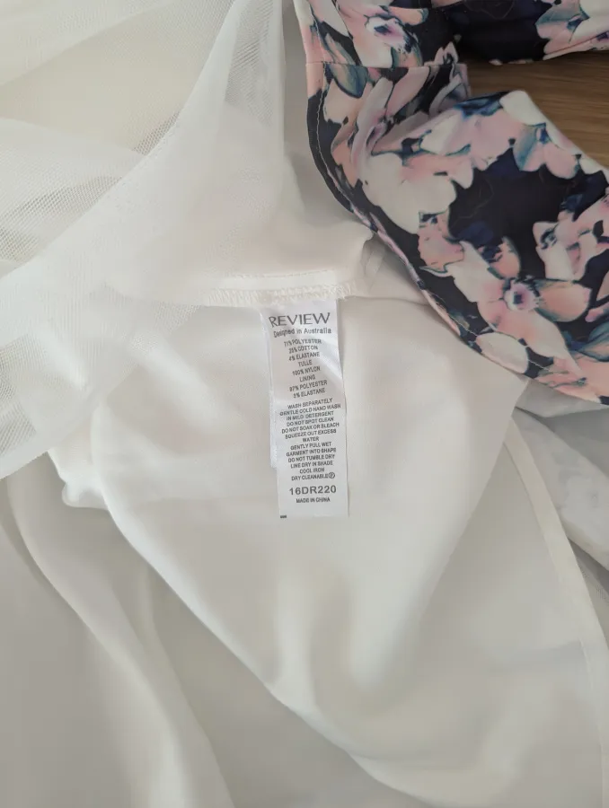 Review dress - Photo 5 of 7