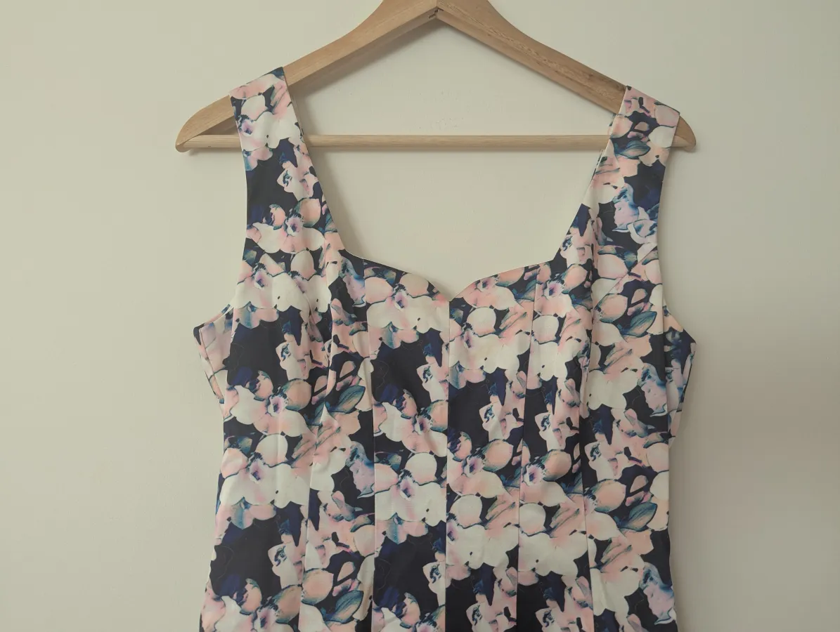 Review dress - Photo 6 of 7