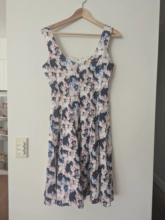 Review dress - Photo 7 of 7