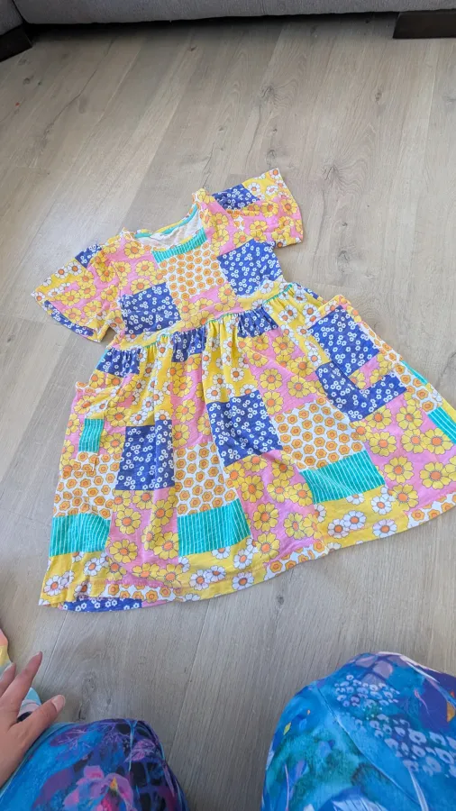 Girls make shake brand dress. Fun flower print. Size 9 - Photo 2 of 7