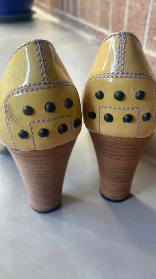 LADIES TOD’S SHOES SIZE 37.5 - Photo 4 of 9