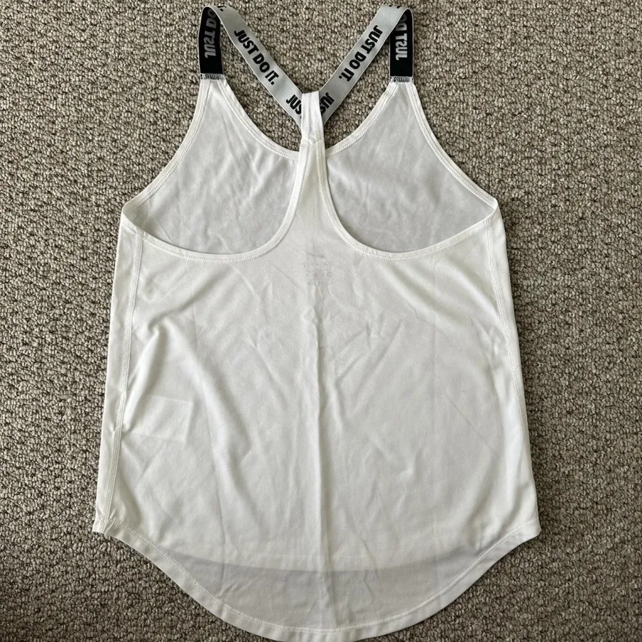 Nike razorback singlet - Photo 2 of 3