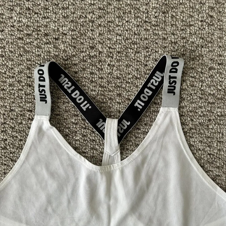 Nike razorback singlet - Photo 3 of 3